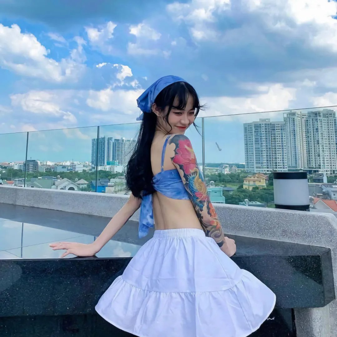 三个摩登女性